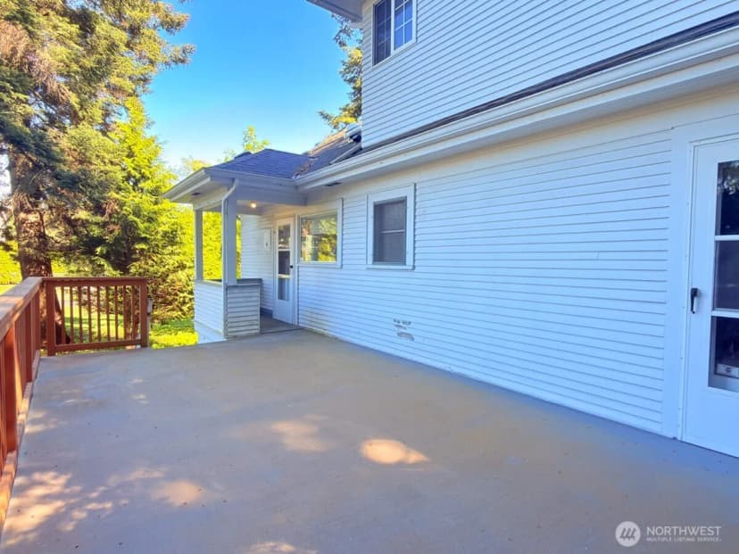 Property photo for 612 S 160th Street, Burien photo 16