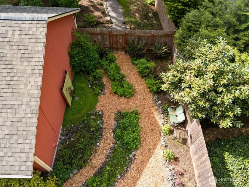 Property photo for 11837 Venice Loop Ne, Bainbridge Island photo 29