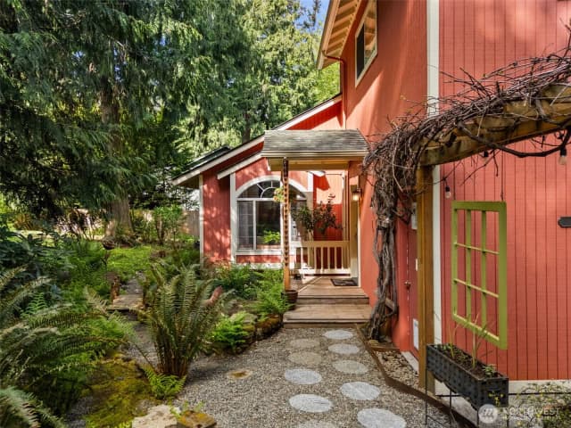 Property photo for 11837 Venice Loop Ne, Bainbridge Island photo 3