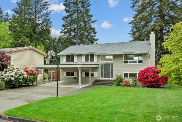 Property photo for 317 Ave Ne 145th, Bellevue photo 2
