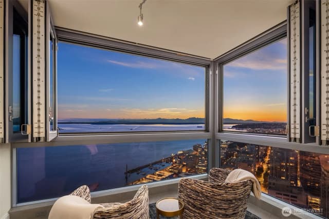 Property photo for 1521 2nd Avenue #ph3800, Seattle photo 2