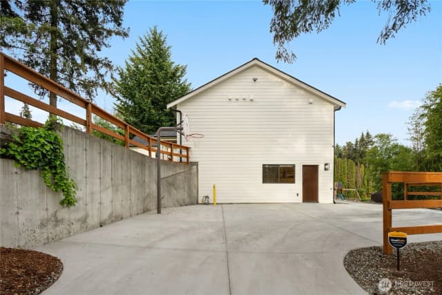 Property photo for 11016 46th Street E, Edgewood photo 5