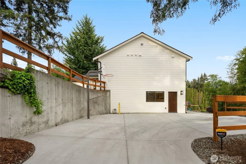 Property photo for 11016 46th Street E, Edgewood photo 5