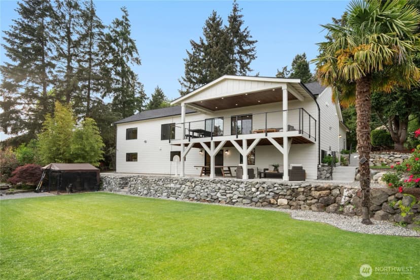 Property photo for 11016 46th Street E, Edgewood
