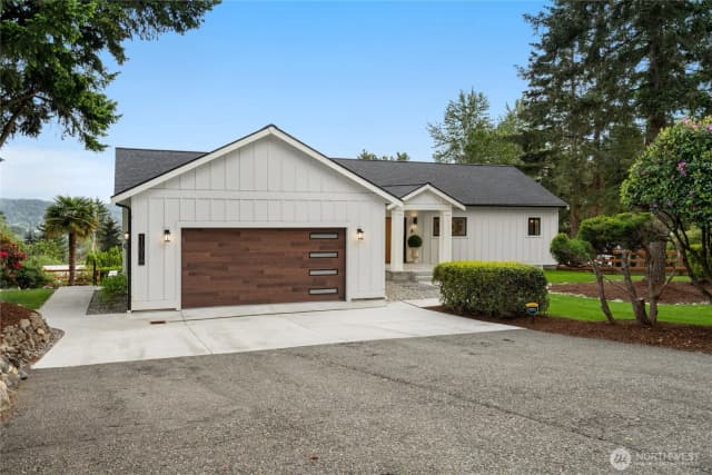 Property photo for 11016 46th Street E, Edgewood photo 2