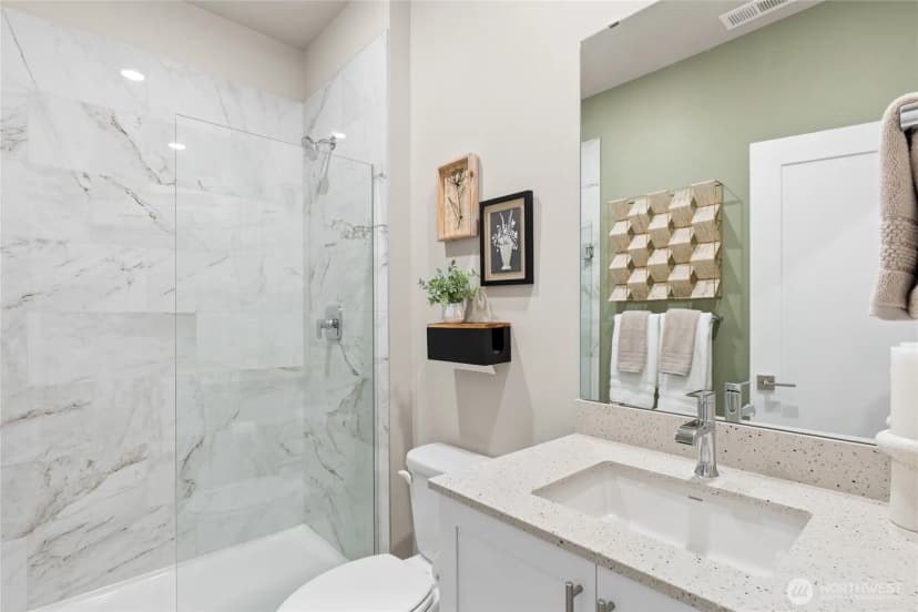 Property photo for 23712 Se 49th Street #4, Issaquah photo 3