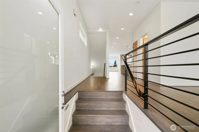 Property photo for 221 Nw 50th Street, Seattle photo 3