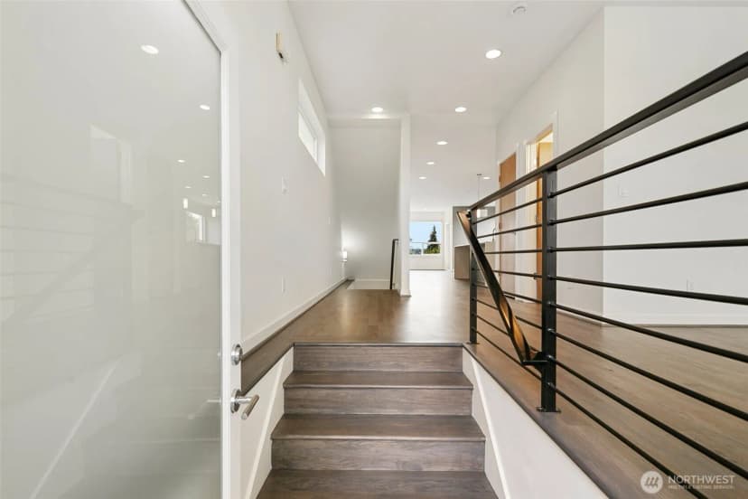 Property photo for 221 Nw 50th Street, Seattle photo 3