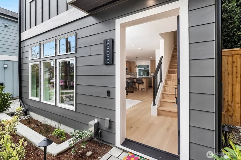 Property photo for 535 N 70th Street, Seattle photo 2