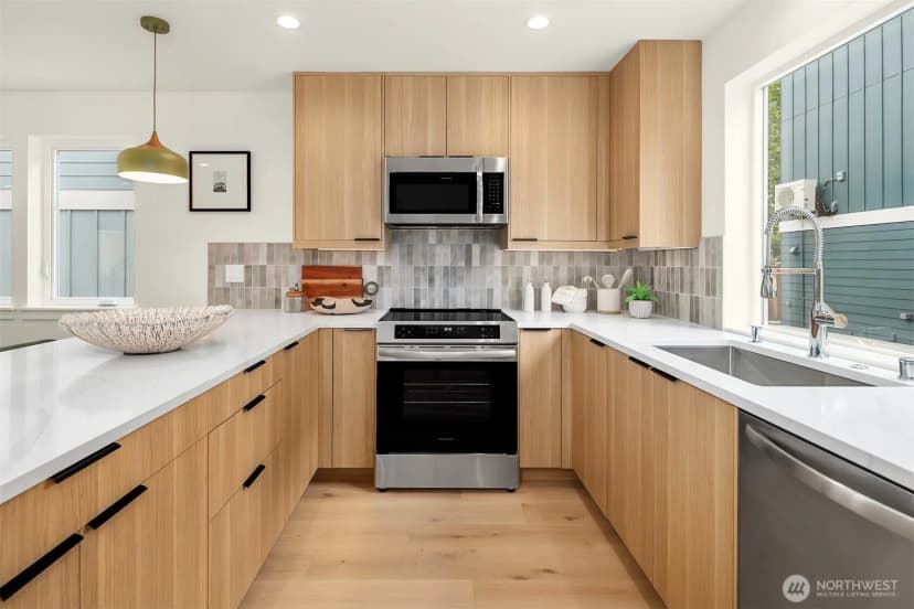 Property photo for 535 N 70th Street, Seattle photo 12