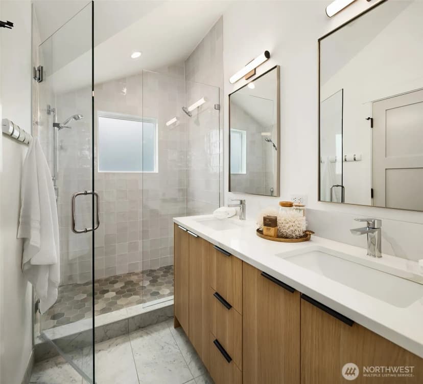 Property photo for 535 N 70th Street, Seattle photo 18