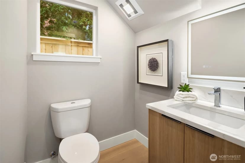 Property photo for 535 N 70th Street, Seattle photo 14