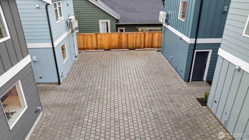 Property photo for 535 N 70th Street, Seattle photo 23