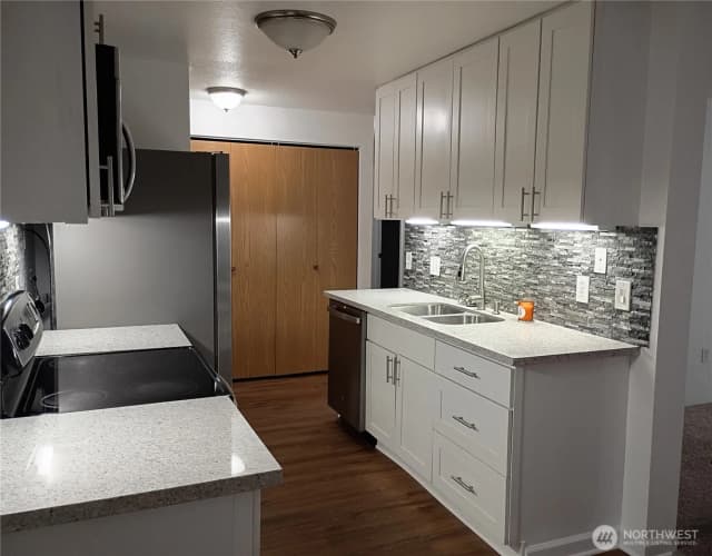 Property photo for 10501 8th Avenue Ne #115, Seattle photo 3