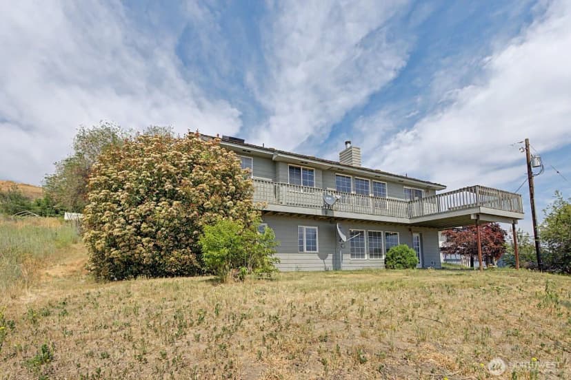 Property photo for 313 Peach Avenue, Sunnyside photo 30