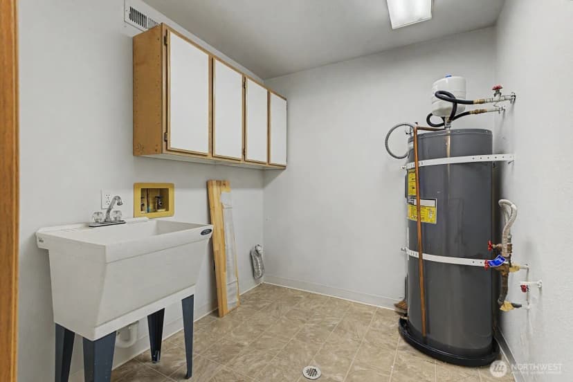 Property photo for 313 Peach Avenue, Sunnyside photo 28