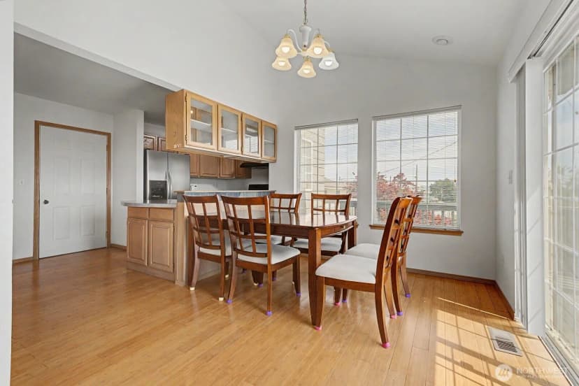 Property photo for 313 Peach Avenue, Sunnyside photo 8