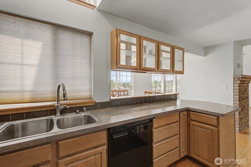 Property photo for 313 Peach Avenue, Sunnyside photo 10