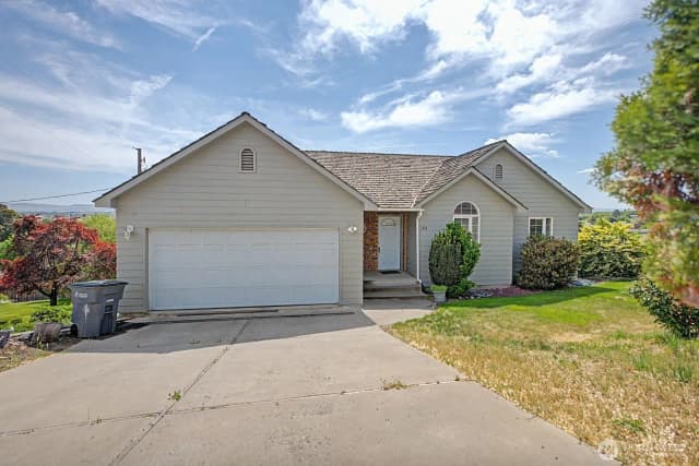 Property photo for 313 Peach Avenue, Sunnyside