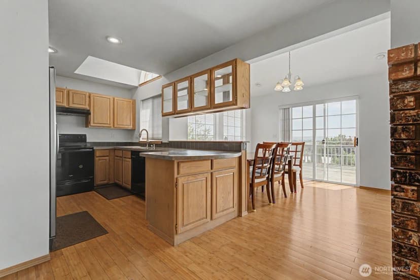Property photo for 313 Peach Avenue, Sunnyside photo 7