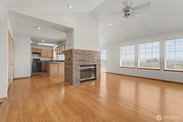 Property photo for 313 Peach Avenue, Sunnyside photo 4