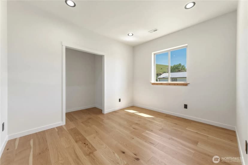 Property photo for 124 Murphy St, Waitsburg photo 18