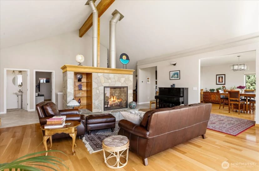 Property photo for 2364 Strawberry Point Road, Oak Harbor photo 8