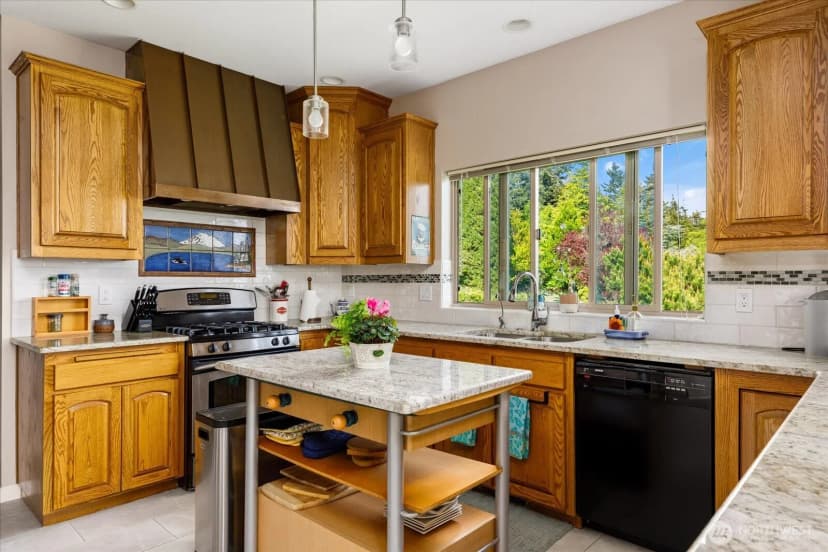 Property photo for 2364 Strawberry Point Road, Oak Harbor photo 14