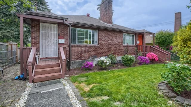 Property photo for 4207 S Bateman Street, Seattle photo 2