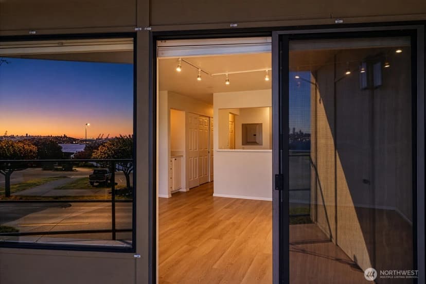 Property photo for 1221 Harbor Avenue Sw #105, Seattle photo 20
