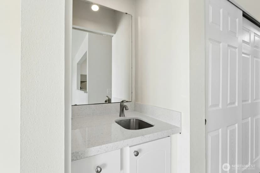 Property photo for 1221 Harbor Avenue Sw #105, Seattle photo 11
