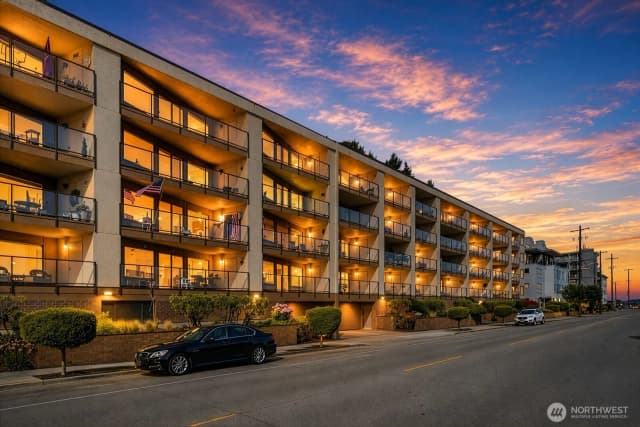 Property photo for 1221 Harbor Avenue Sw #105, Seattle photo 3