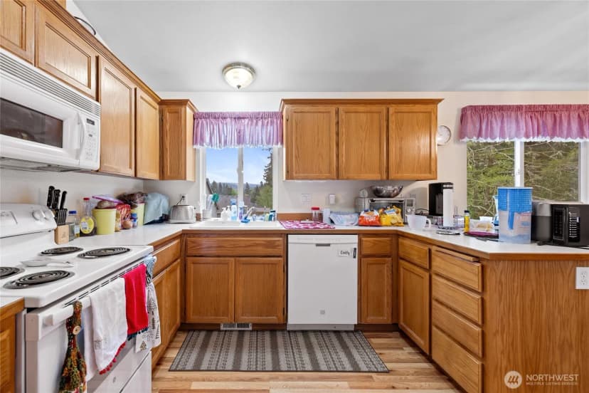 Property photo for 921 Erin Lane W, Eatonville photo 6