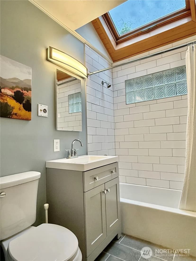 Property photo for 2113 Ne 81st Place, Seattle photo 8