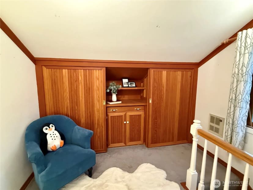 Property photo for 2113 Ne 81st Place, Seattle photo 12