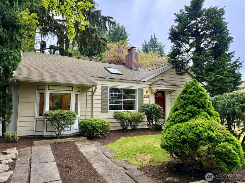 Property photo for 2113 Ne 81st Place, Seattle photo 16