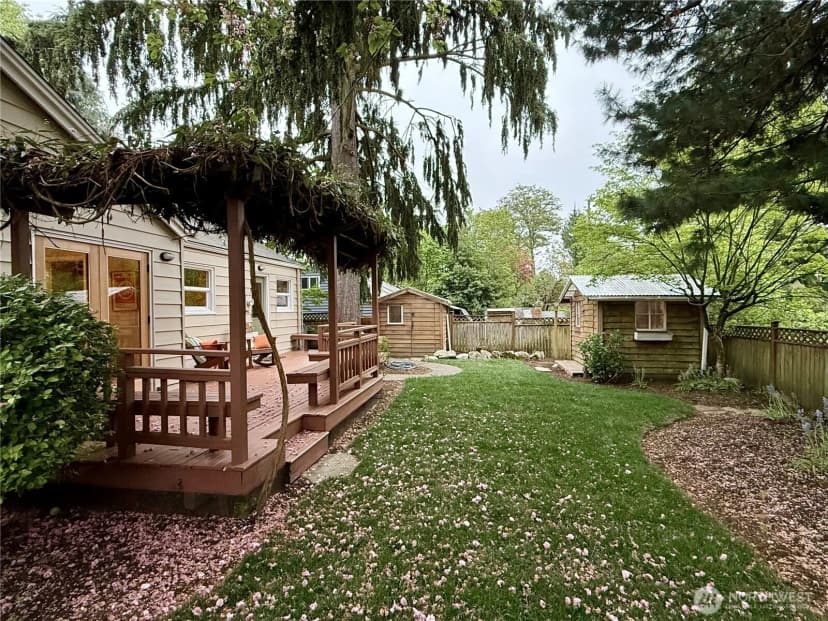 Property photo for 2113 Ne 81st Place, Seattle photo 14