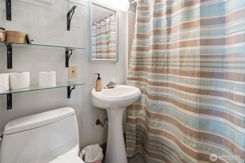 Property photo for 29631 Beach Drive Ne, Poulsbo photo 17