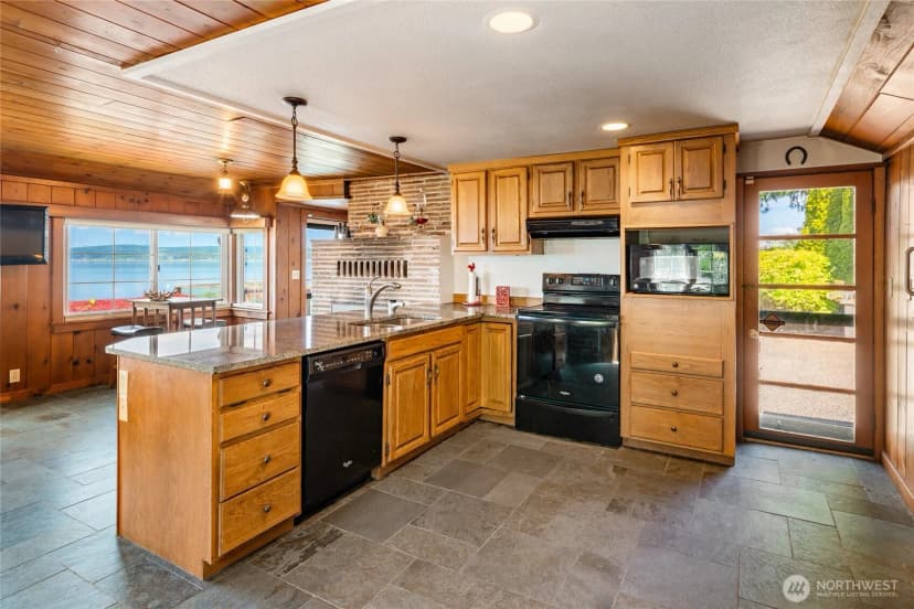 Property photo for 29631 Beach Drive Ne, Poulsbo photo 14