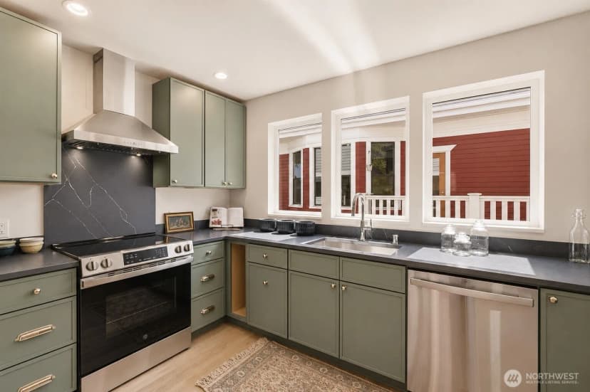 Property photo for 909 32nd Avenue S #b, Seattle photo 6