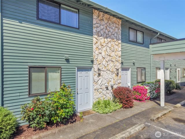 Property photo for 1040 S 320th Street #5, Federal Way photo 2
