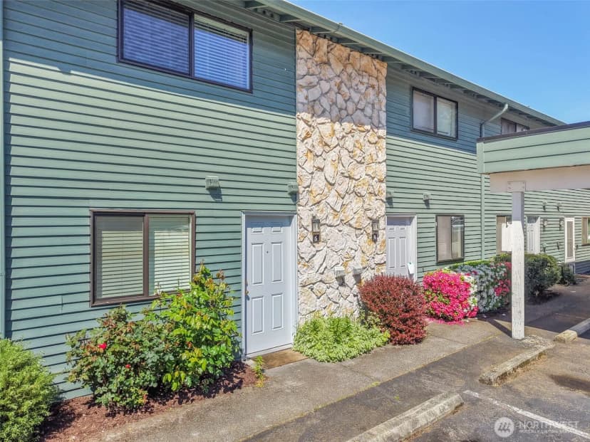 Property photo for 1040 S 320th Street #5, Federal Way photo 2