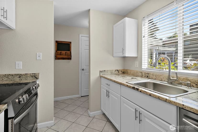 Property photo for 1040 S 320th Street #5, Federal Way photo 6