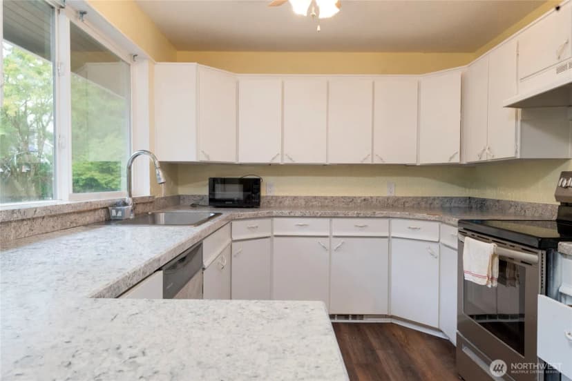 Property photo for 14717 206th Avenue Se, Renton photo 11