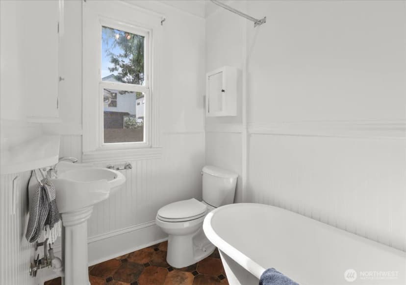 Property photo for 828 S Sullivan Street, Seattle photo 6