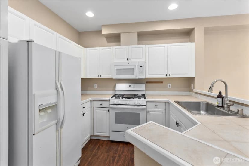 Property photo for 12530 Admiralty Way #k204, Everett photo 7
