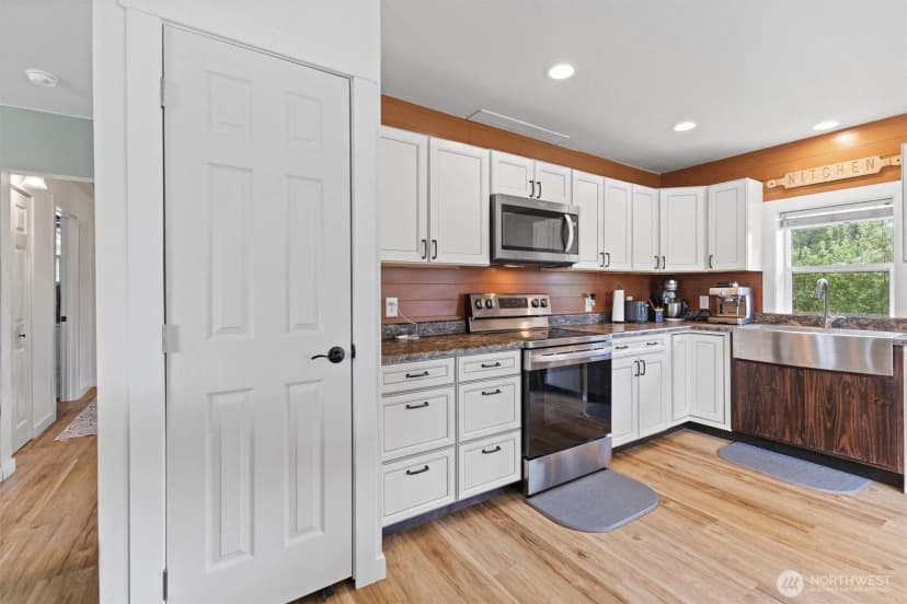 Property photo for 9007 Van Buren Road, Everson photo 11