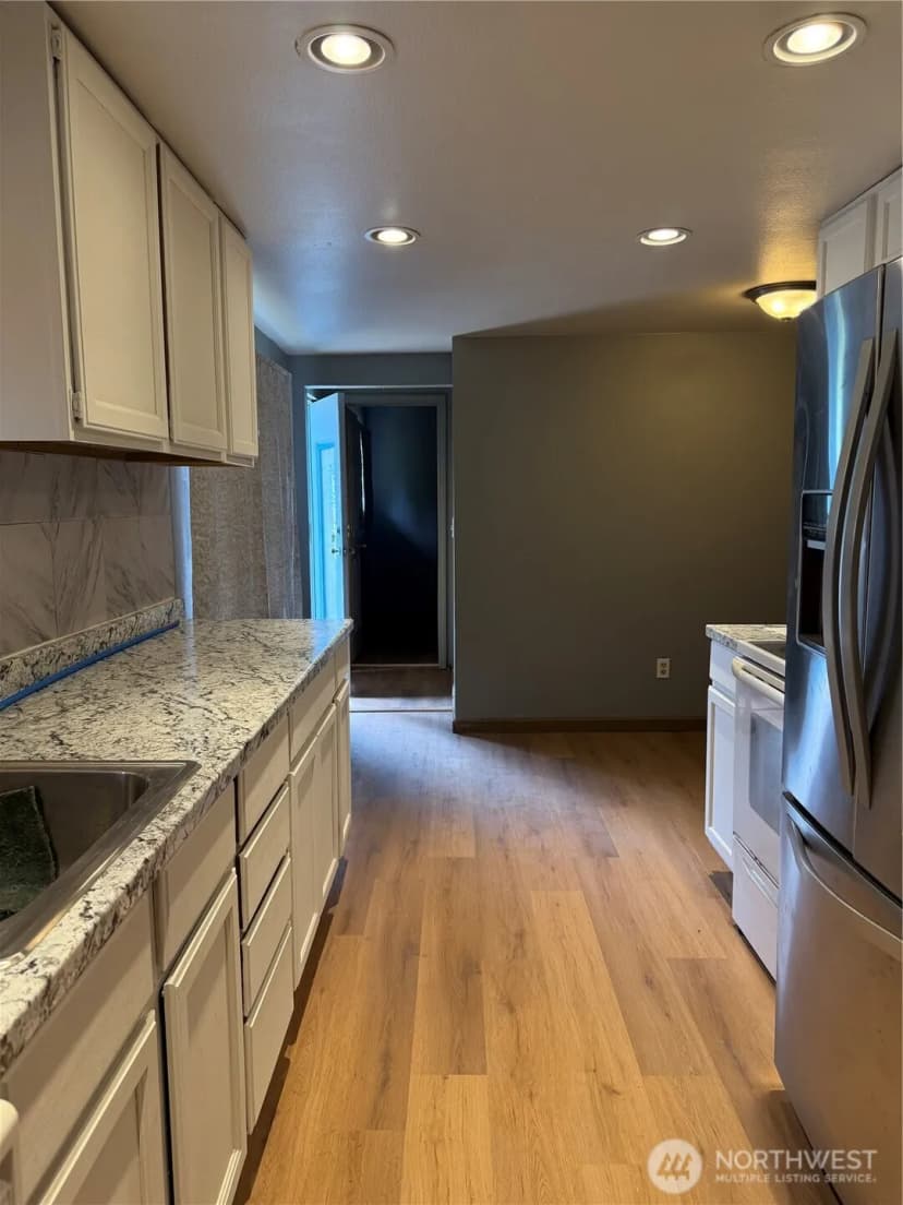 Property photo for 9804 S 252nd Street, Kent photo 6