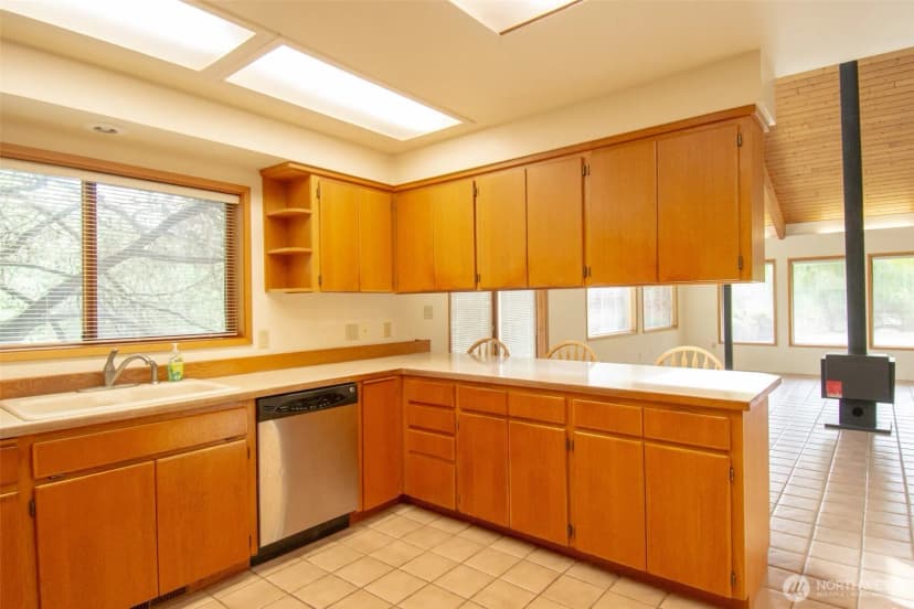 Property photo for 1526 36th Avenue W, Olympia photo 7