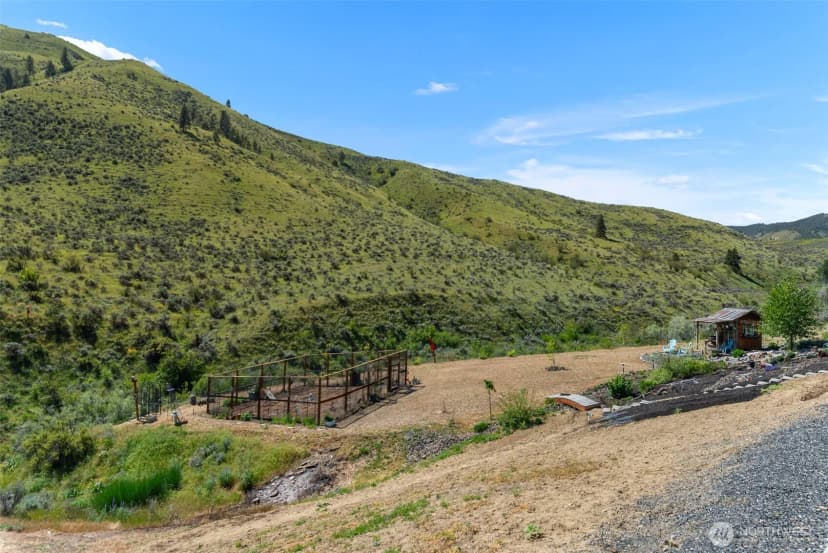 Property photo for 1541 Pitcher Canyon Road, Wenatchee photo 39